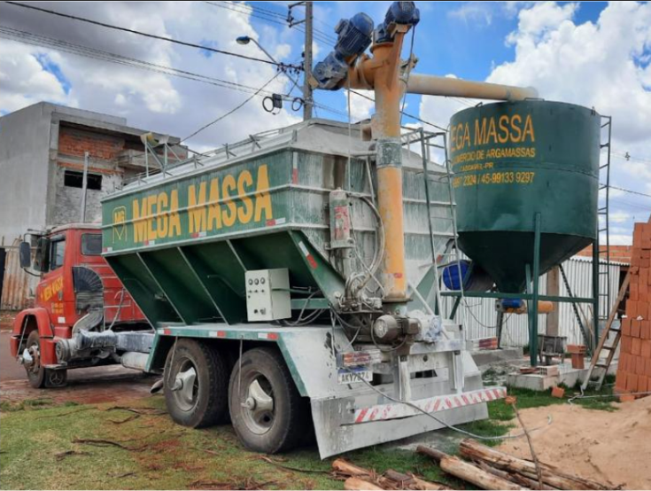 Conjunto de abastecimento Mega Massa na obra